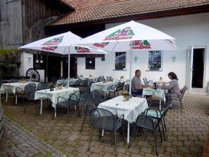 Tempat makan outdoor