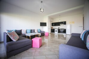 尊爵公寓, 4 間臥室, 露台, 花園景觀 | 起居區 | 48-吋智慧型電視、付費頻道、電視