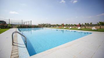 Seasonal outdoor pool, free pool cabanas, pool umbrellas