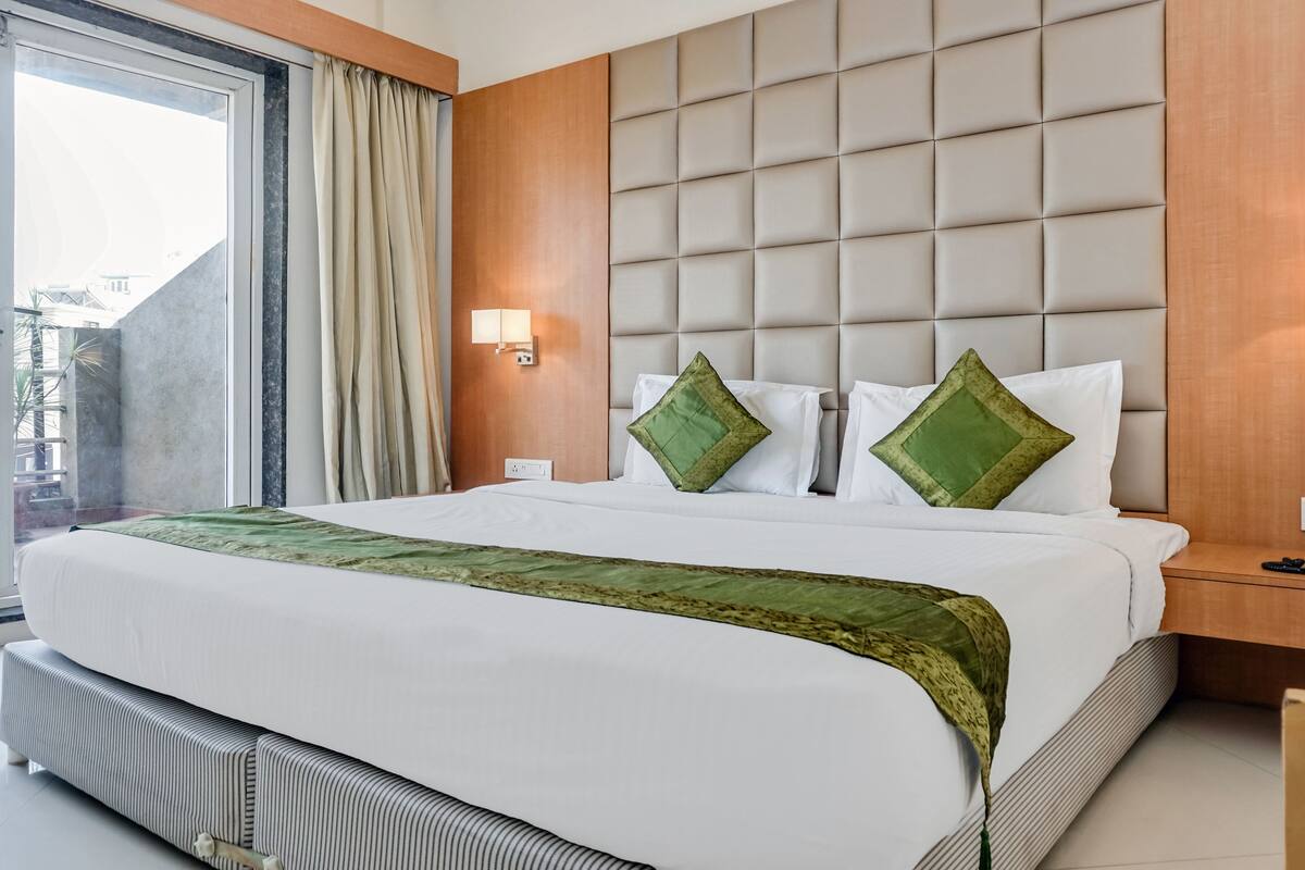 Rollaway beds, free WiFi, bed sheets