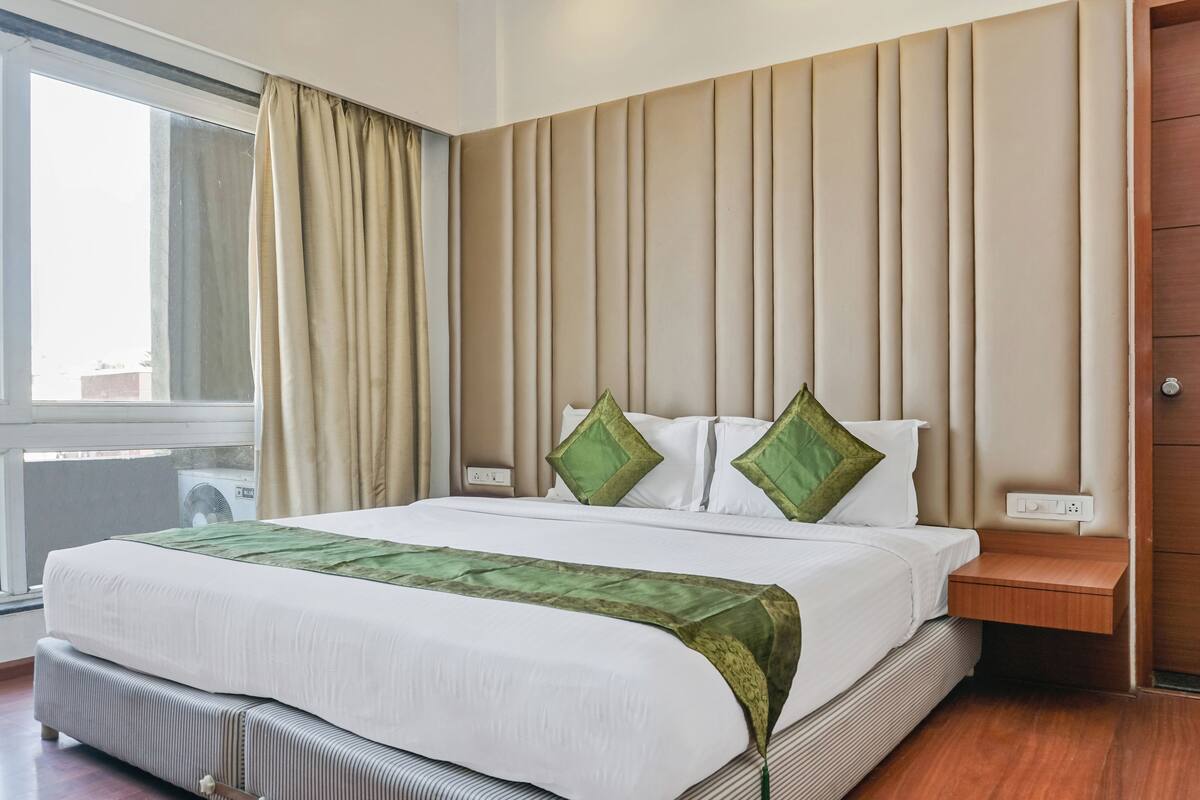 Rollaway beds, free WiFi, bed sheets