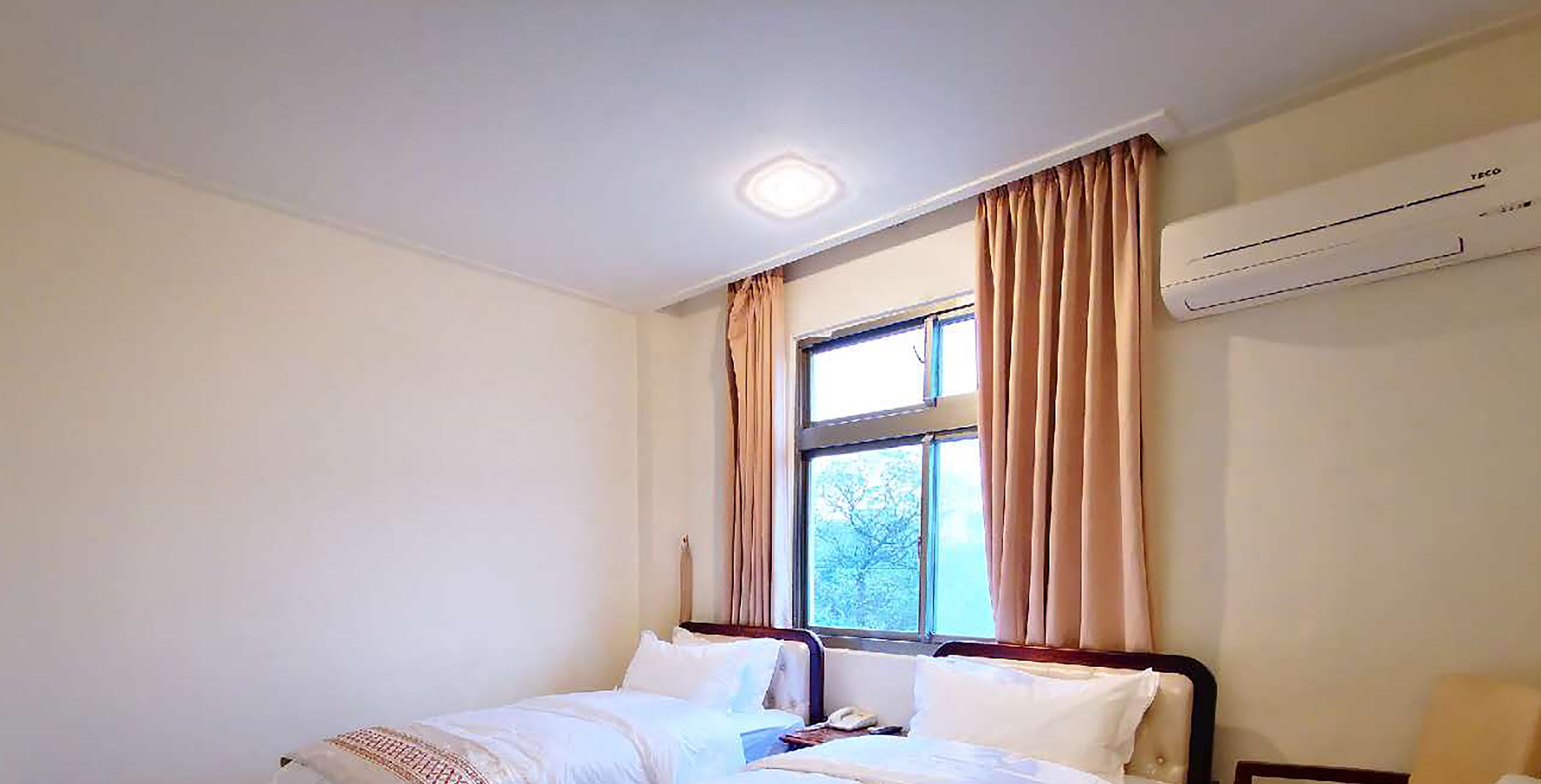elite double room, 2 single beds, non smoking | desk, blackout curtains, free wifi, bed sheets