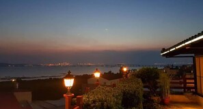 住宿正面 (夜晚)