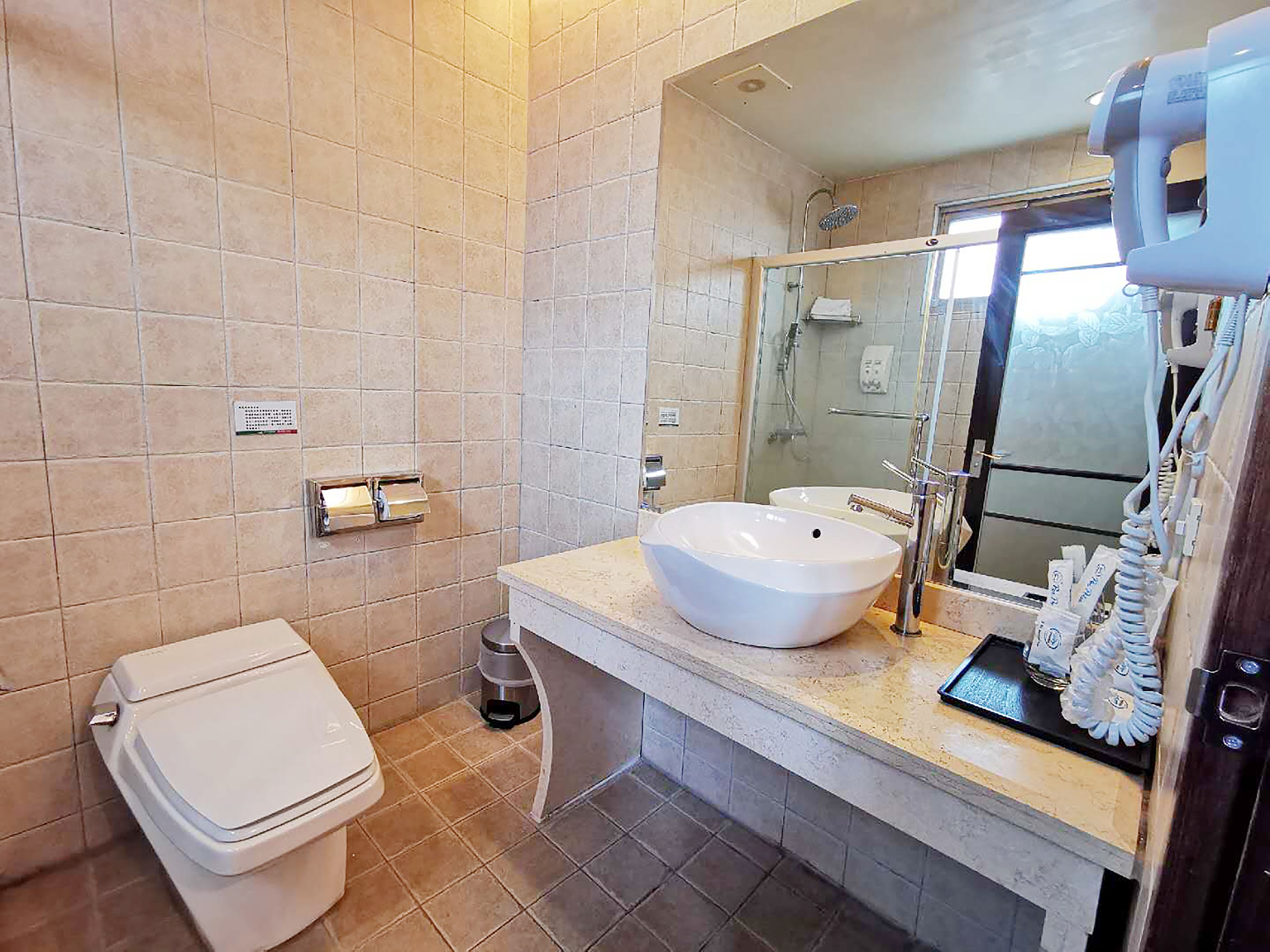 classic suite, 2 queen beds, non smoking | bathroom | shower, rainfall showerhead, free toiletries, hair dryer