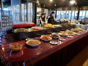 Petit déjeuner buffet compris tous les jours