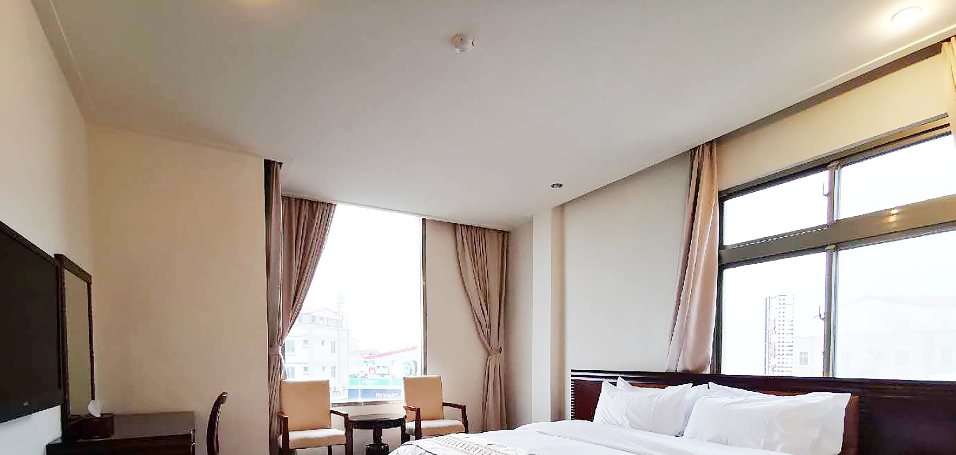 economy suite, 1 queen bed, non smoking | desk, blackout curtains, free wifi, bed sheets