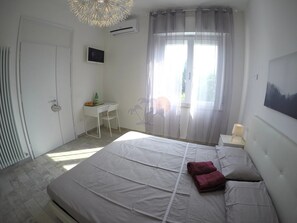 Double Room, Non Smoking | Desk, free WiFi, bed sheets - New Camere Pederzoli (Peschiera del Garda)