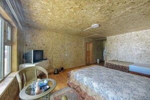 Deluxe Cabin, Berbilang Katil, Non Smoking, Lake View | Katil lipat simpan/tambahan, Wi-fi percuma, cadar katil