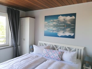 Quarto casal conforto, 1 cama Queen, para não fumantes | Camas com colchões de espuma com sistema de memória, cofres nos quartos