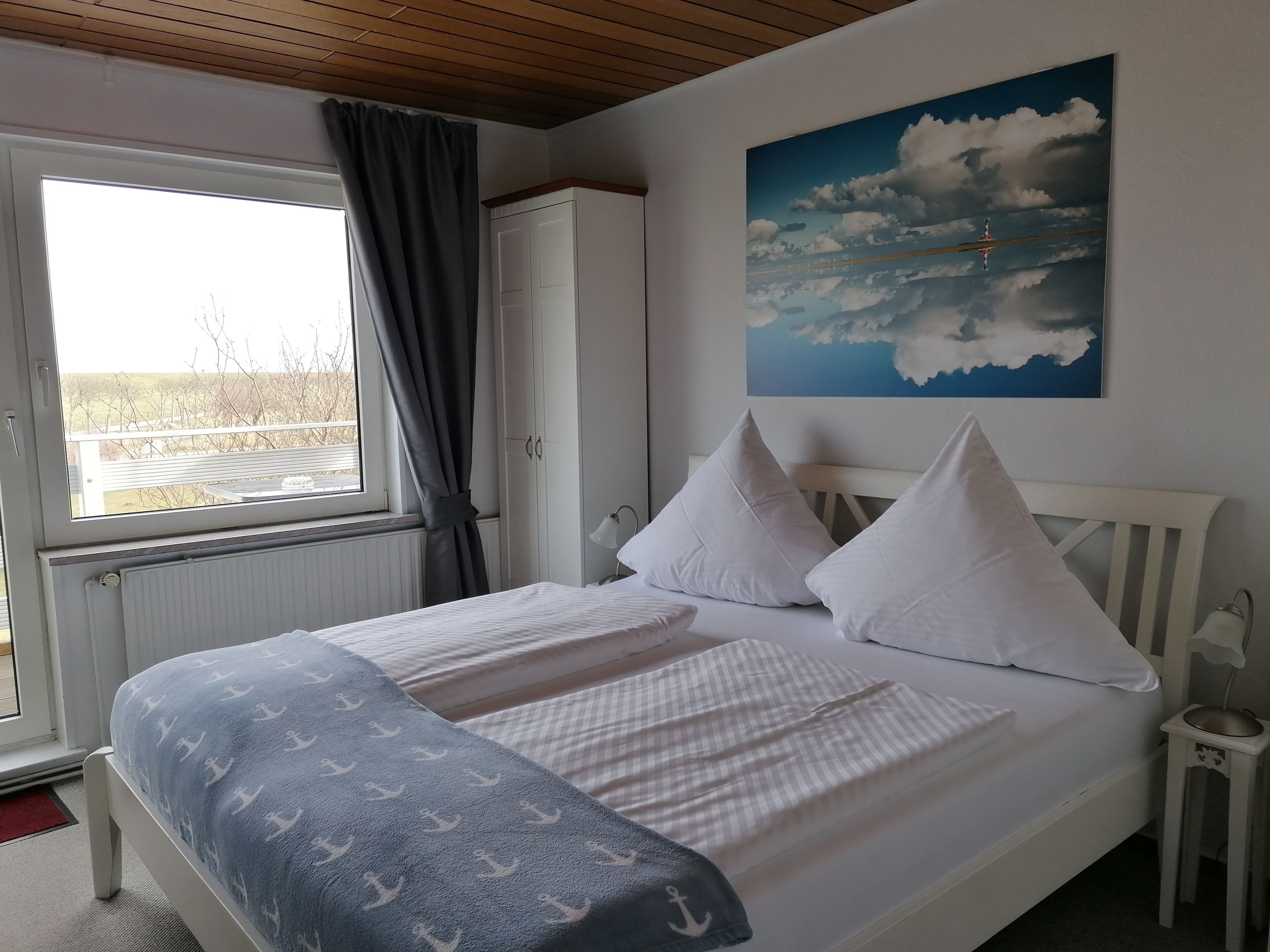 comfort double room, 1 queen bed, non smoking | 1 bedroom, memory-foam beds, in-room safe, individually decorated