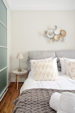 3 bedrooms, premium bedding, in-room safe, individually decorated - Acropolis Memories (Athens)