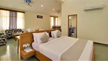 Family Suite | Egyptian cotton sheets, premium bedding, Select Comfort beds