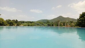 2 outdoor pools
