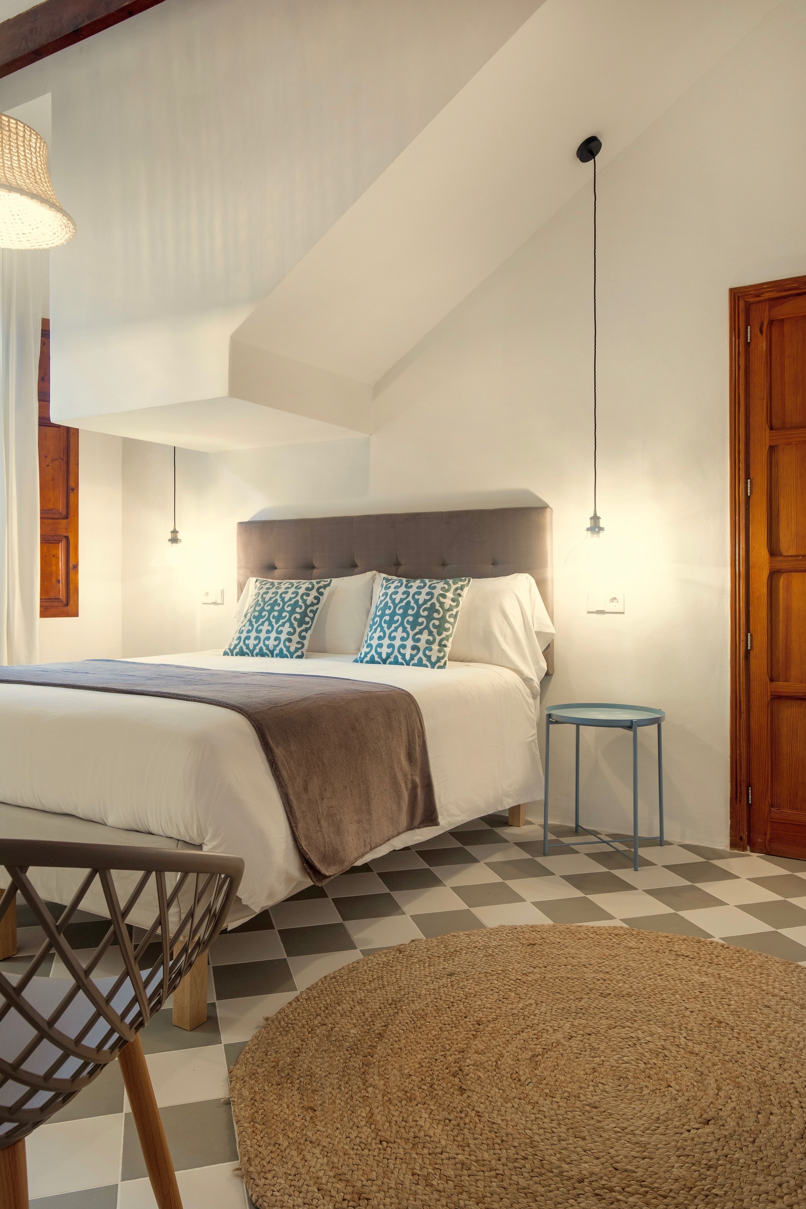 standard double room, 1 queen bed | individually decorated, individually furnished, desk, laptop workspace