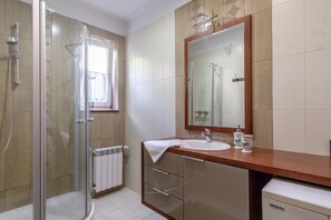 House, 4 Bedrooms | Bathroom