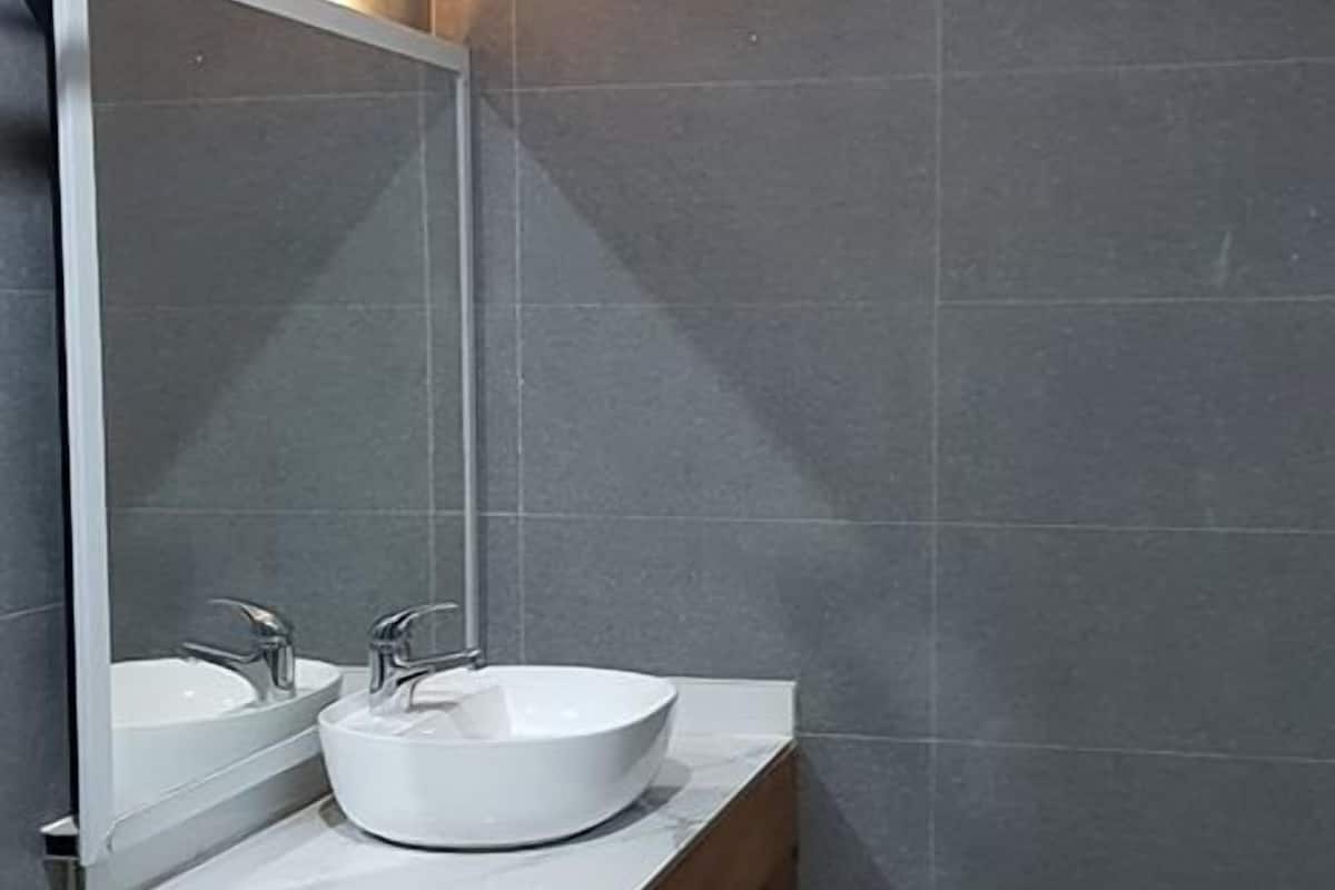 family single room, multiple beds | bathroom sink