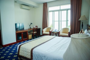 Minibar, in-room safe, desk, free WiFi - Ngan Ha Hotel (Ha Tinh)