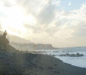 Surfing/bodyboarding