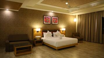 Deluxe Room, 1 Double Bed, Non Smoking | In-room safe, soundproofing, iron/ironing board (on request), free WiFi