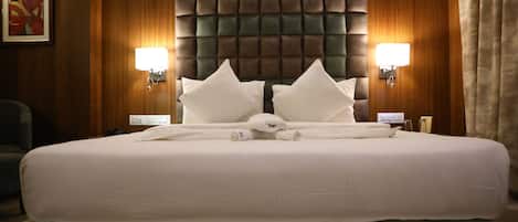 In-room safe, soundproofing, iron/ironing board, free WiFi