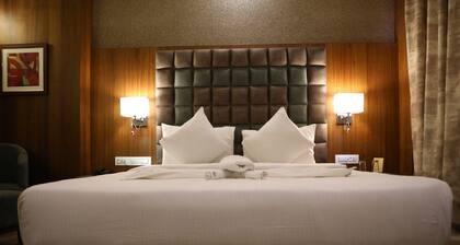 Neel's City Resort