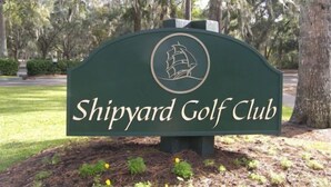 A sign for Shipyard Golf Club.
