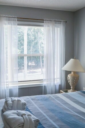 2 bedrooms, iron/ironing board, free WiFi, bed sheets