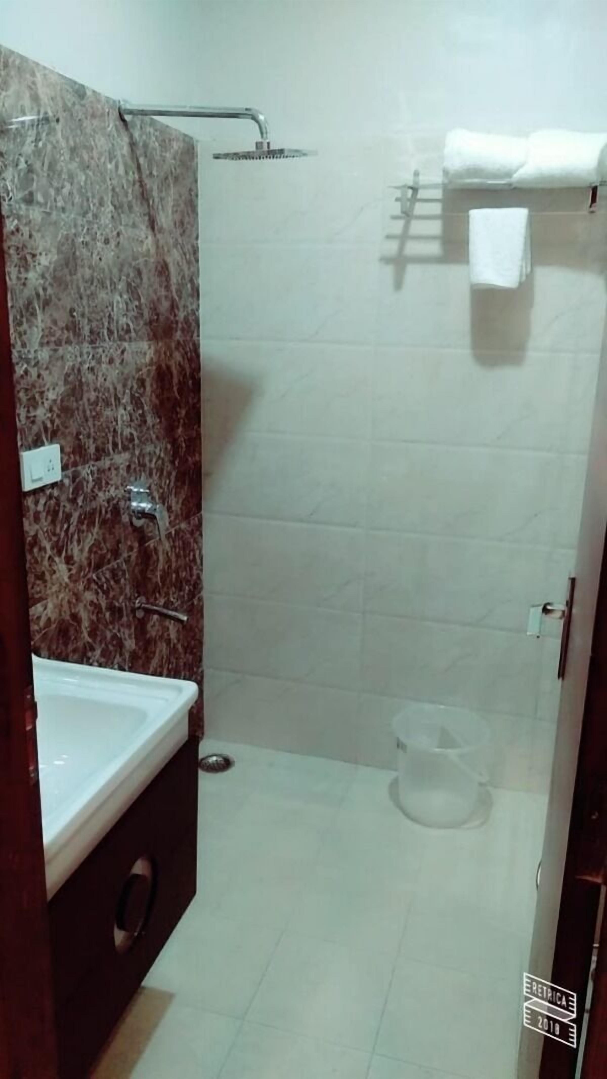 deluxe room | minibar, in-room safe, rollaway beds, free wifi