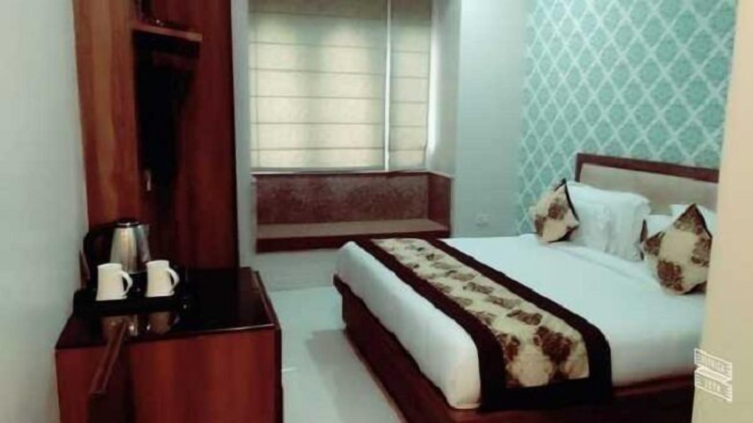 deluxe room | minibar, in-room safe, rollaway beds, free wifi