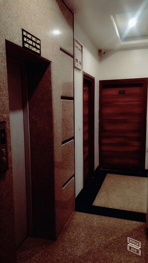 Deluxe Room | Minibar, in-room safe, rollaway beds, free WiFi