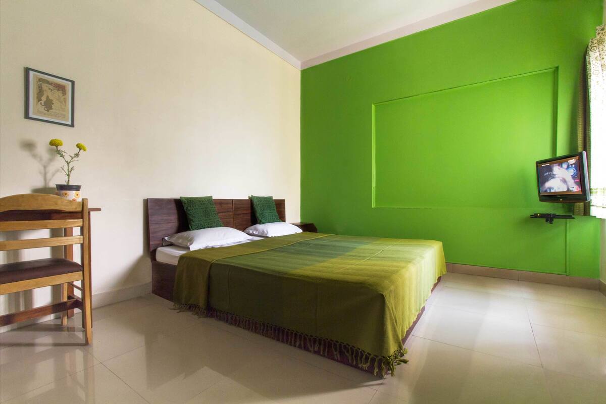Rollaway beds, free WiFi, bed sheets