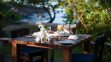 Breakfast, lunch, dinner served; local and international cuisine