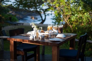 Spécialités Cuisine locale et internationale