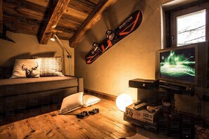 Interior - Maison Bianca is a Luxury Ski Chalet a 4 minutes drive to the lift system of Valtournenche (1km) (Valtournenche)