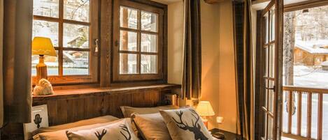 5 bedrooms, WiFi, bed sheets