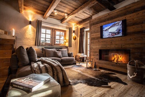 Maison Bianca is a Luxury Ski Chalet a 4 minutes drive to the lift system of Valtournenche (1km)