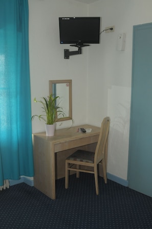 Standard Room, Non Smoking, City View | Television