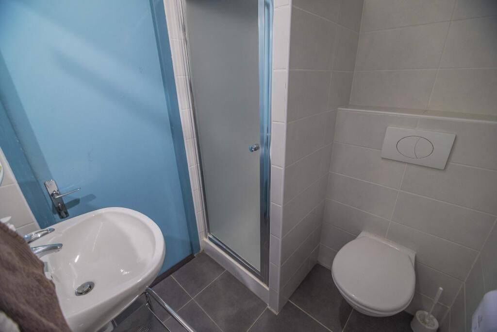 standard room, non smoking, city view | bathroom | free toiletries, hair dryer, towels