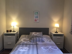 2 bedrooms, iron/ironing board, bed sheets