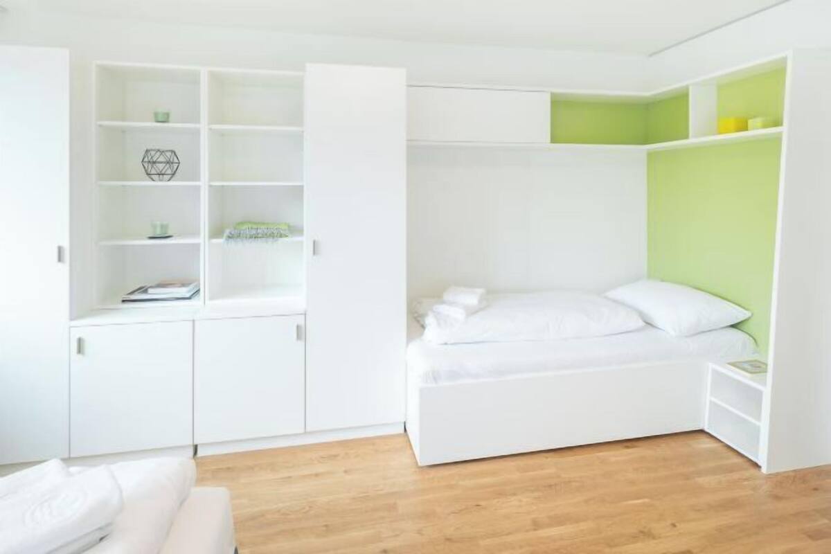 Verdunkelungsvorhänge, kostenloses WLAN, Bettwäsche