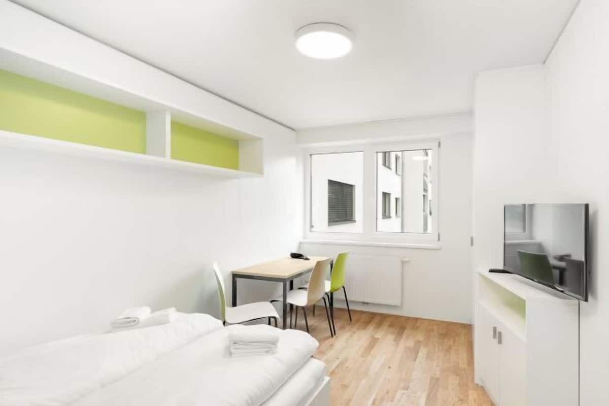 Blackout drapes, WiFi (free), bed sheets