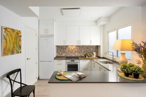 Køleskab, mikrobølgeovn, ovn, opvaskemaskine