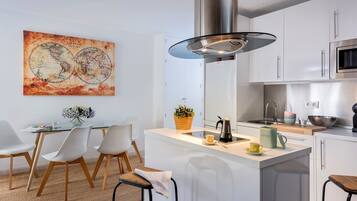 KĂŒhlschrank, Mikrowelle, GeschirrspĂŒler