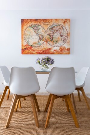 Dining - Modern Apartment in Great Location. Albareda II (Sevilla)