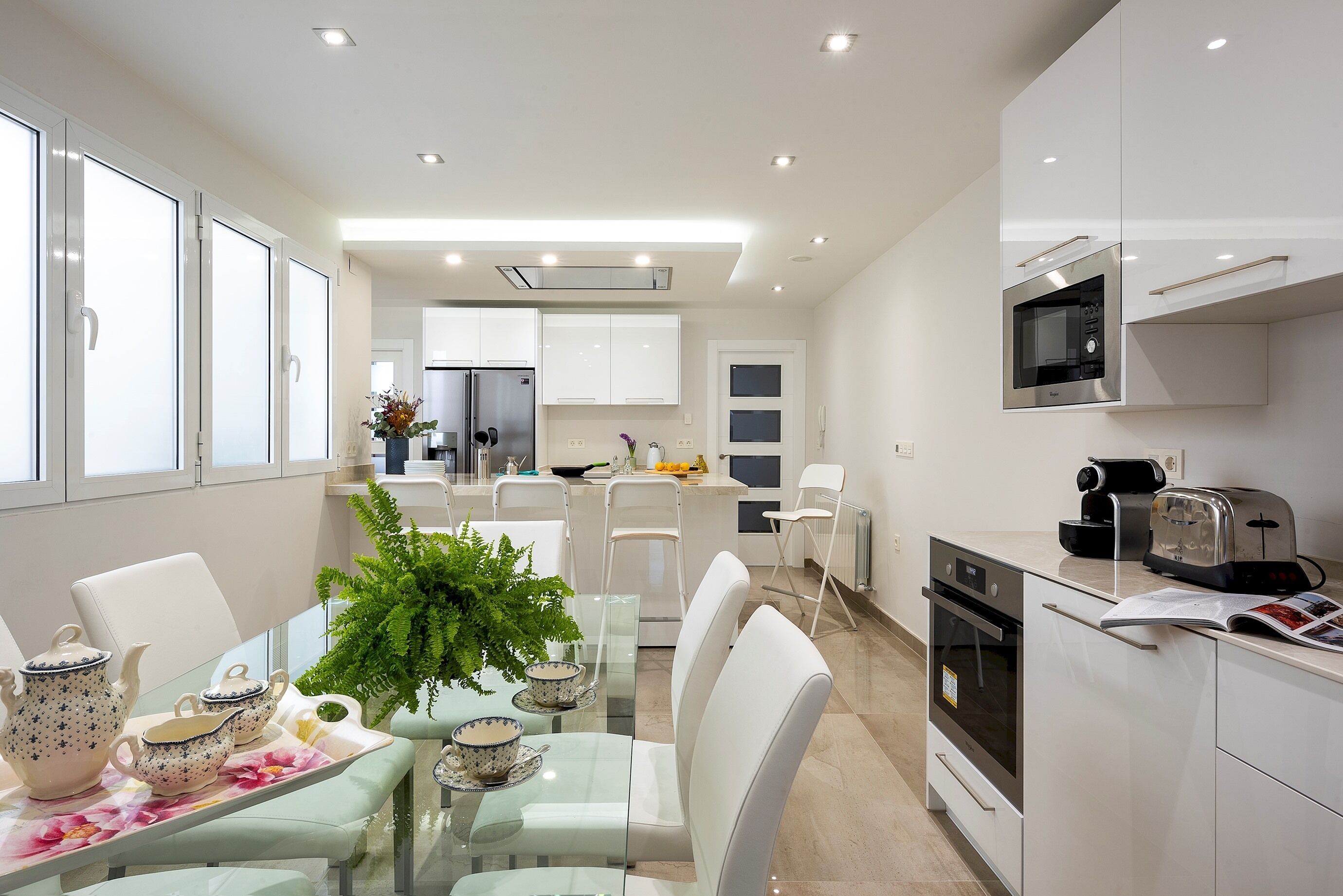 Refrigerador, microondas, horno, lavavajillas