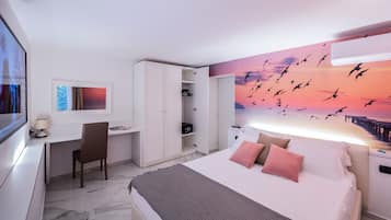 Apartment, 1 Bedroom (Volare) | Free minibar, in-room safe, blackout curtains, soundproofing