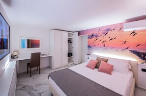 Apartment, 1 Bedroom (Volare) | Free minibar, in-room safe, blackout curtains, soundproofing