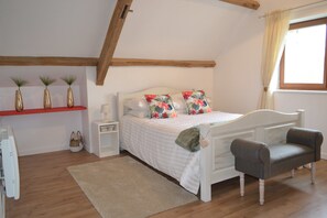 ลักซ์ชัวรี่อพาร์ทเมนท์, 2 ห้องนอน, วิวสวน | 2 ห้องนอน, ผ้าปูที่นอนฝ้ายอียิปต์, เครื่องนอนระดับพรีเมียม, มินิบาร์