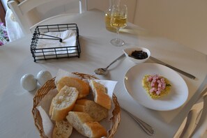 Free daily continental breakfast