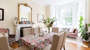Apartment, 1 Bedroom, Non Smoking | In-room dining